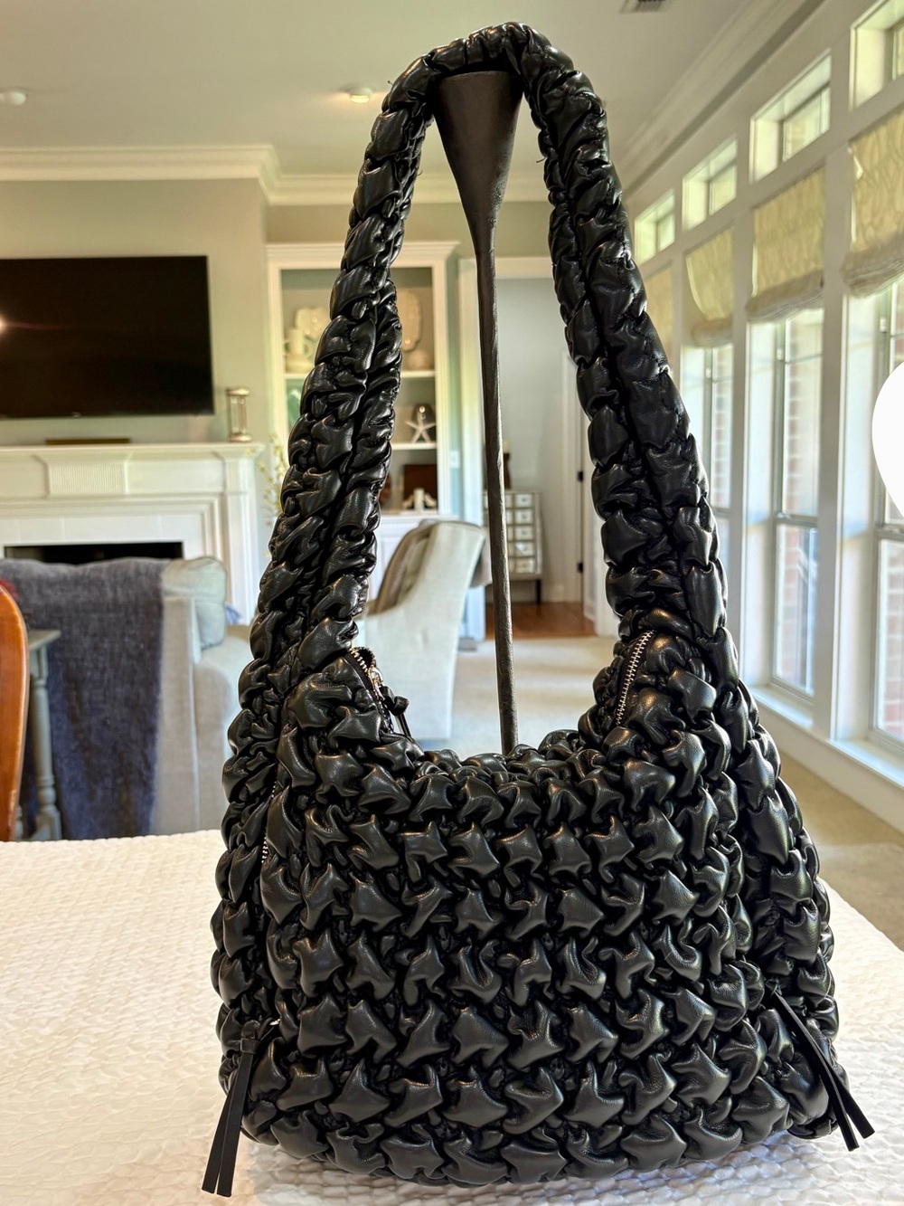Sondra Roberts Black Quilted Woven Hobo Shoulder Bag EUC Travel-Ready Style - Picture 10 of 11